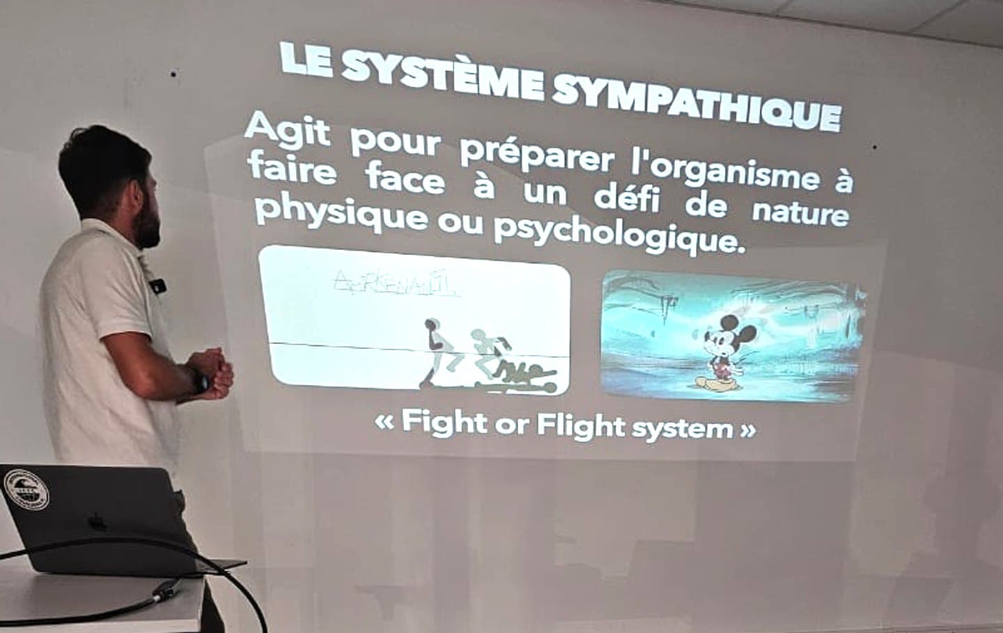 Présentation sur le système nerveux lors d'une formation de l'URPS